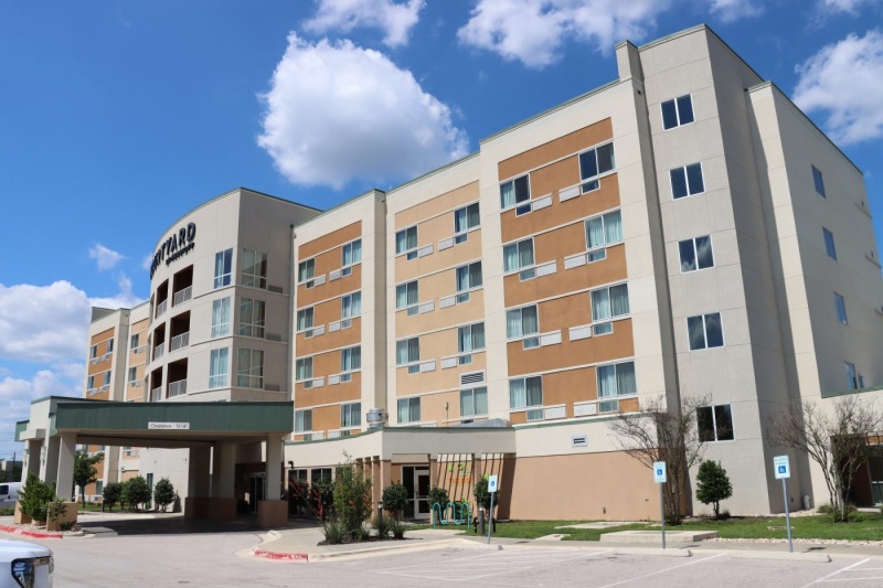 Courtyard-by-Marriott-8