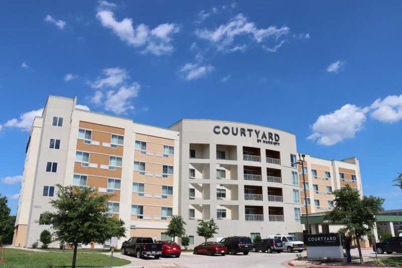 Courtyard-by-Marriott-9